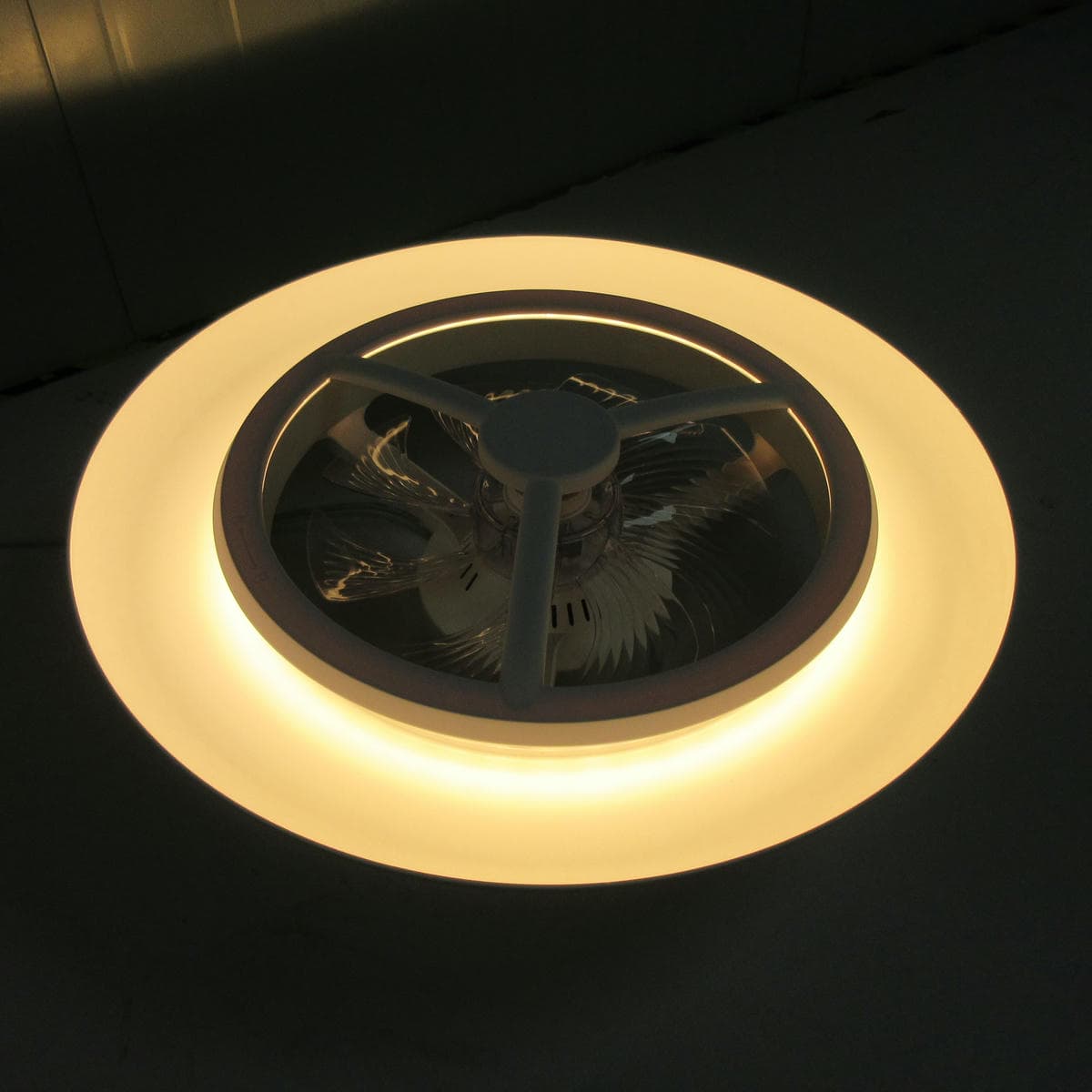 Wholesale Led TUYA Fan Light RGBCW with 40W Light and 20w Fan  3000lm 6 Gears Adjustable