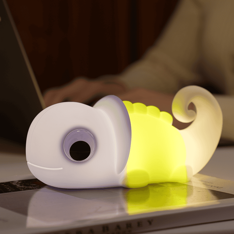 Everstar New Design LED Sleeping Lights Warm Colorful Touch Control Cute Chameleon Silicone Night Light USB Charging for Bedroom
