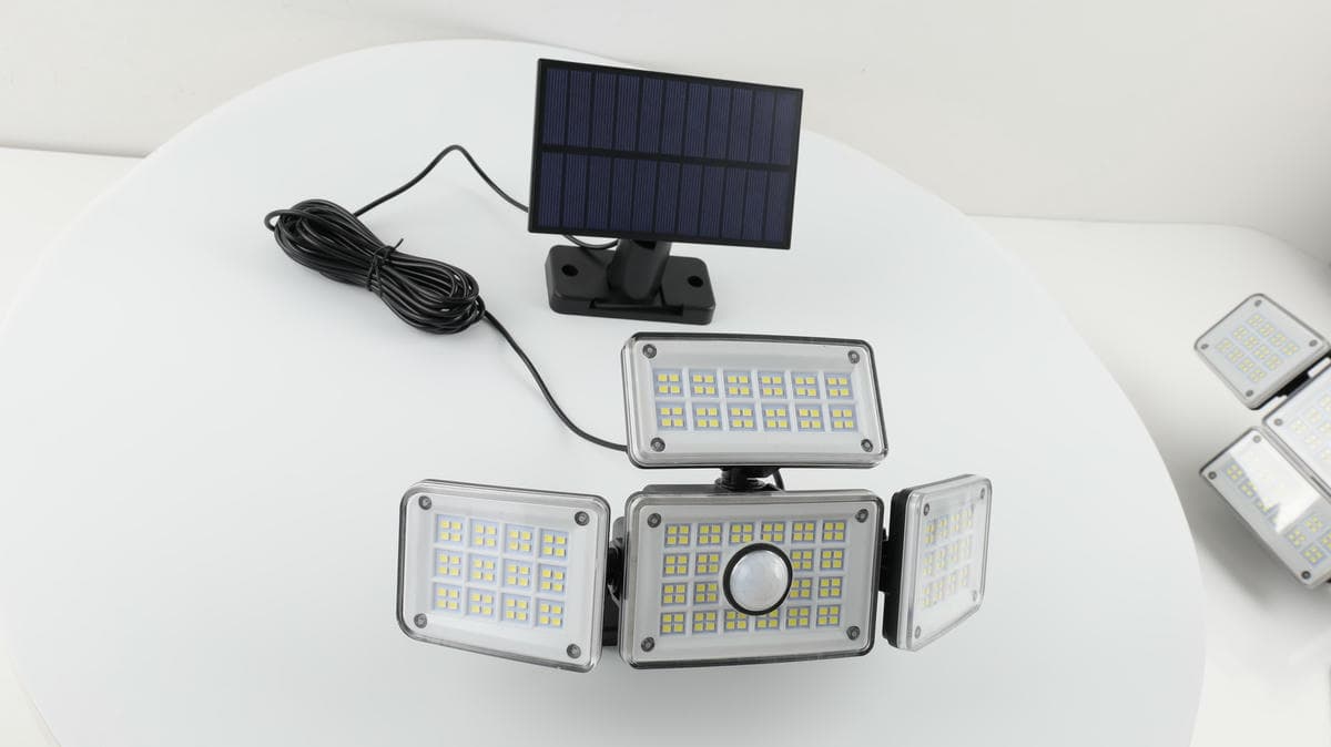 Everstar Solar Powered Lamp Outdoor Sports Sensor 5 Adjustable Heads 280 LEDs Garden Wall Security Floodlight